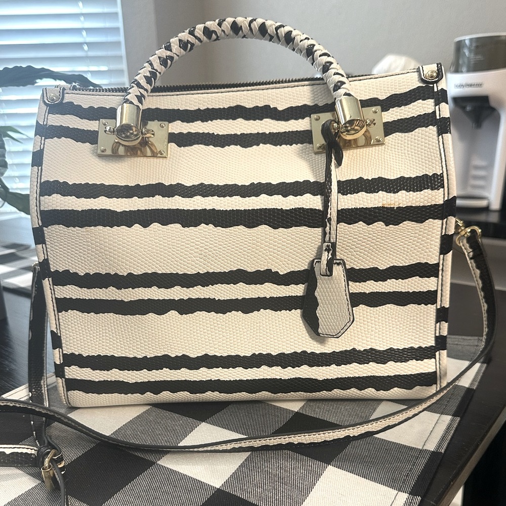 Gianni bini shouler or cross body, great condition.